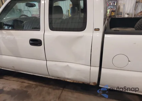 2003 Chevrolet Silverado 1500 из США, поврежденный, VIN 1GCEC19VX3E262374